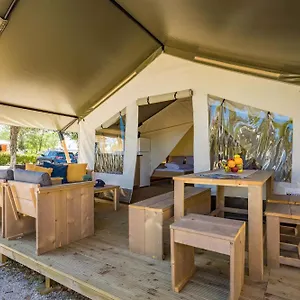https://resort-istra-sunny-tent-in-lanterna-premium-camping-4.in-istria.net