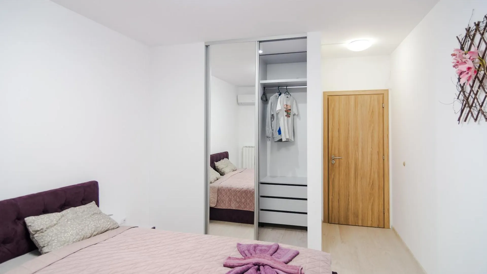 Paris Luxury Top Centre 2Bdr Apt W Work Desk And Wifi Near Nevsky Cathedral Sofia